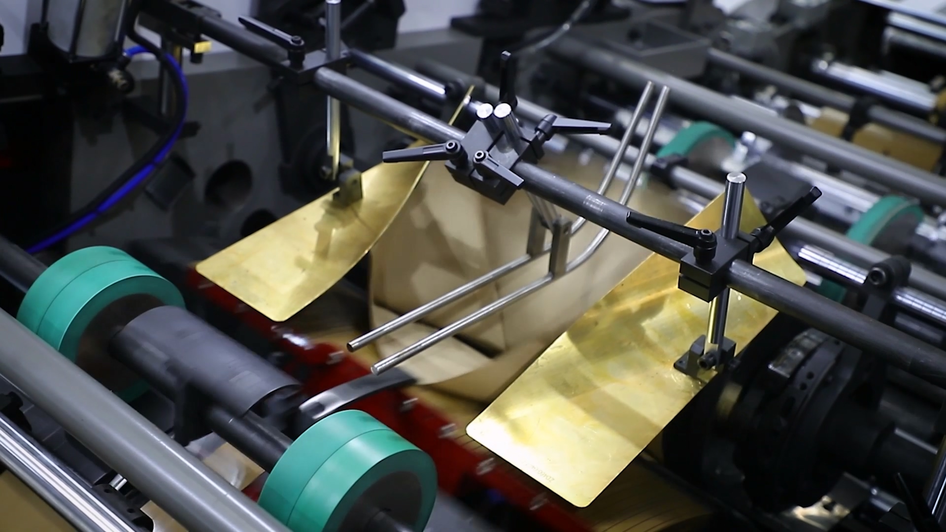 OYANG-16A-Paper-Bag-Machine-for-Food-Bakery-Bags.jpg