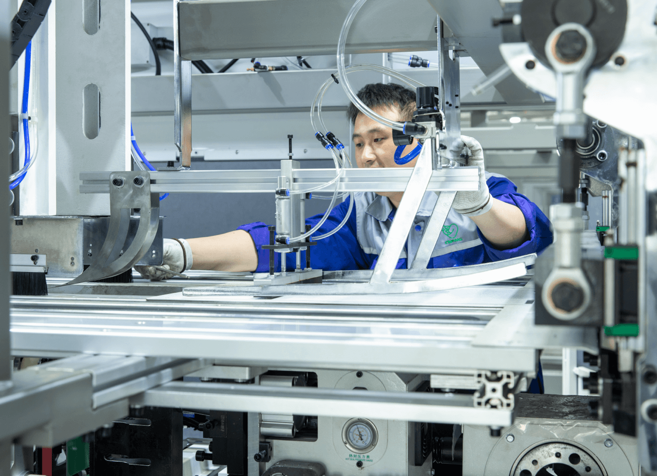 OYANG Engineers Debugging Ultrasonic Horns and Forming Blocks