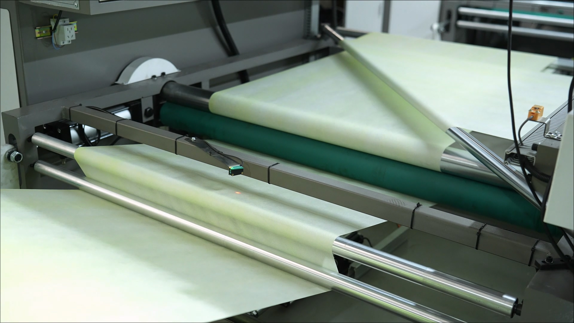 Pneumatic Brake and Auto Edge Guide for Nonwoven Screen Printing